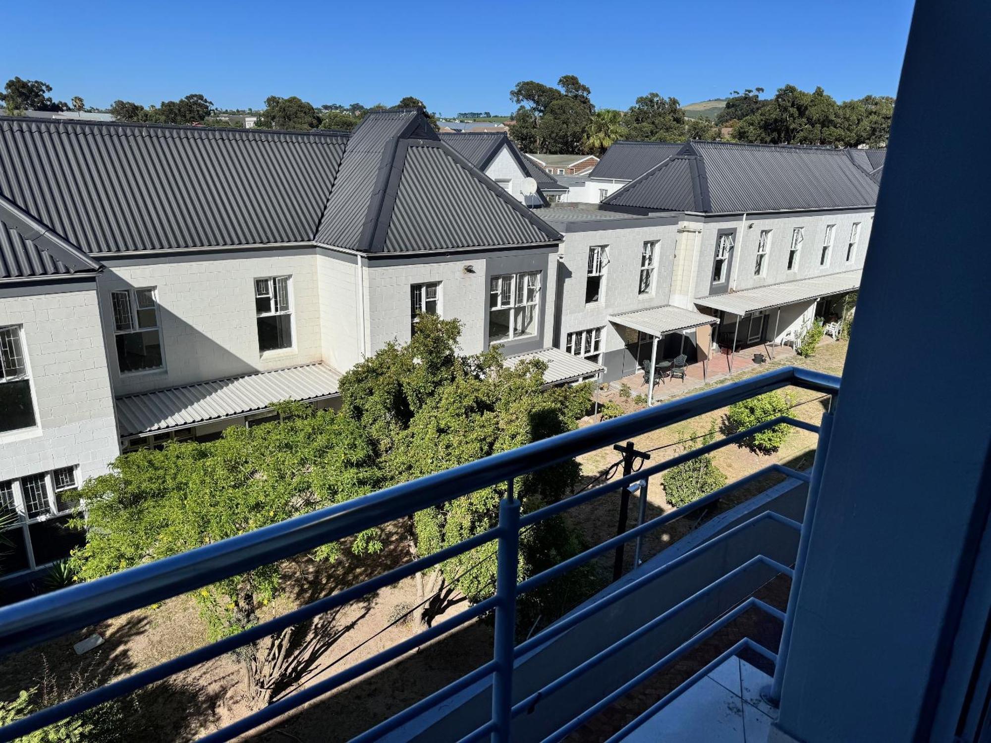 Apartment Beautifully Furnished Loft In Durbanville