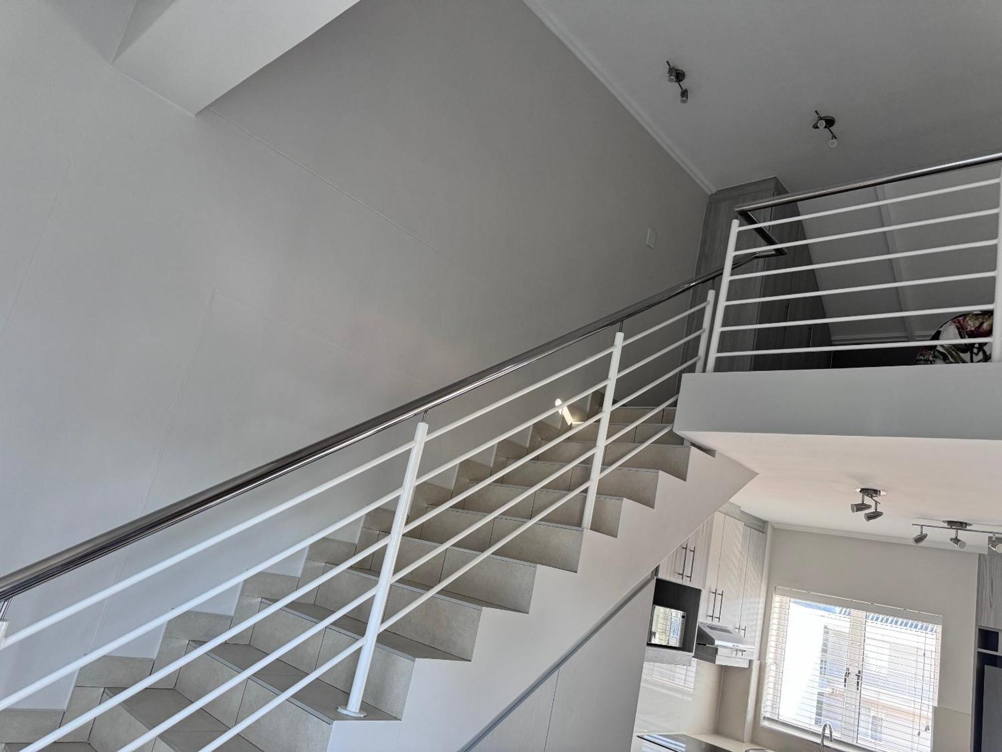 Beautifully Furnished Loft In Durbanville *