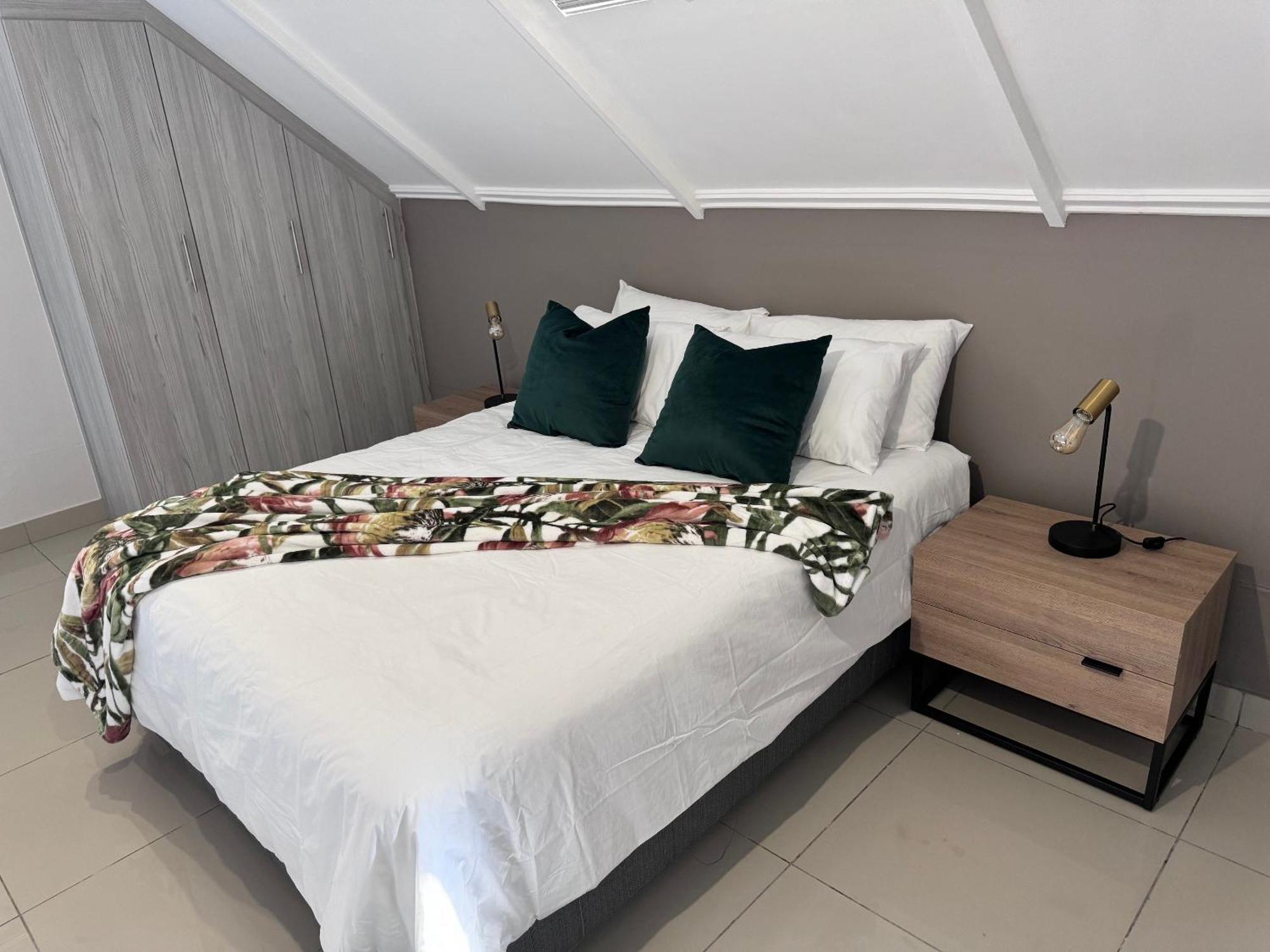 Apartment Beautifully Furnished Loft In Durbanville